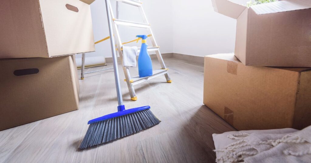 Moving Out Cleaning Checklist: 7 Moving Cleaning Tips